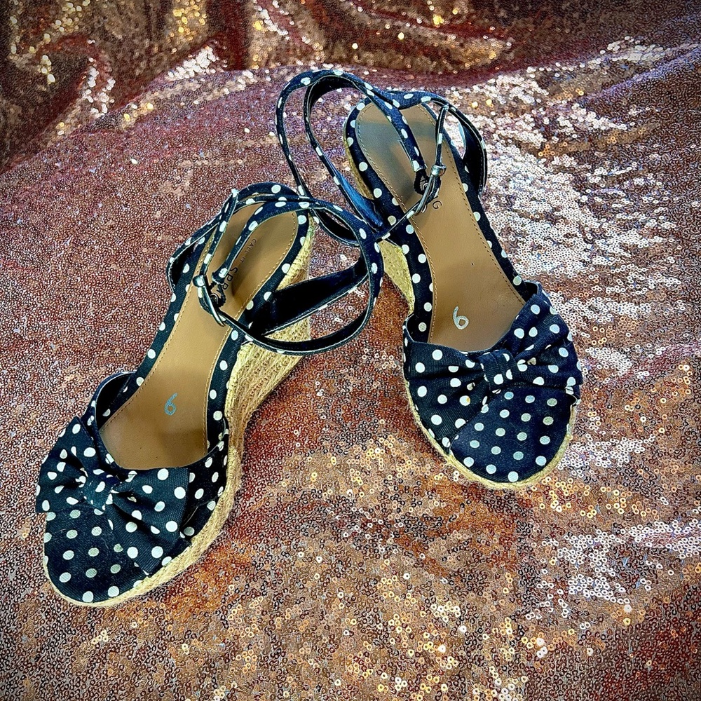 Size 6 Black Polka Dot Wedge 4” Heel w/ Bow